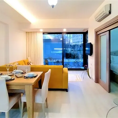 Central Flat With Shared Pool In Kepez *