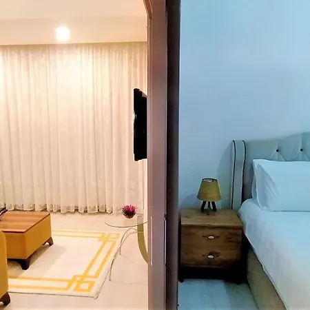Central Flat With Shared Pool In Kepez *